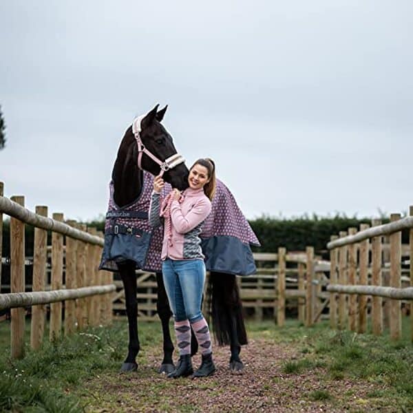 Découvrez l'évaluation complète du pantalon d'équitation Horze Kaia : un allié de choix pour le confort et l'adhérence lors de vos sorties à cheval